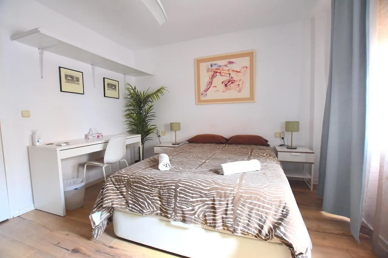 Homestay Habitacion En Apartamento De Diseno Malaga